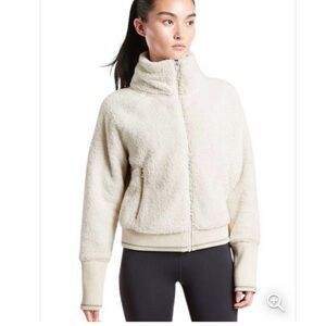 Athleta Tugga Sherpa Jacket
Cream fuzzy soft Sherpa Fleece